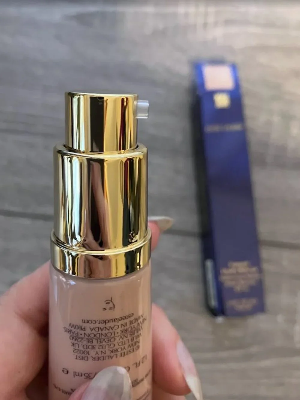 NIB Futurist Hydra Rescue Moisturizing Foundation SPF 45 3N1 (Ivory beige)